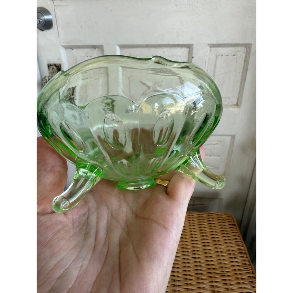 Vintage 30's Green Glass Uranium 3 Footed Rose Bowl Vase - Picture 12 of 16